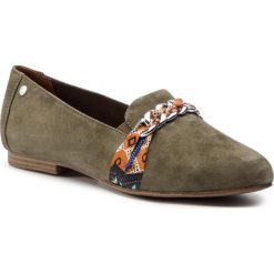Półbuty TAMARIS - 1-24223-32 Olive 722. Zielone półbuty damskie Tamaris, z aplikacjami, ze skóry, bez obcasa, na obcasie, bez zapięcia. W wyprzedaży za 199,00 zł.