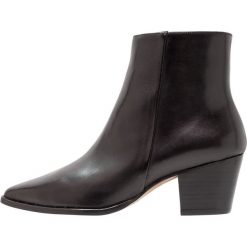 Botki damskie lity: Whistles STUDDED Ankle boot black