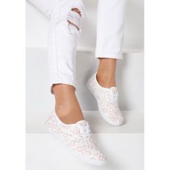 Białe Tenisówki Rock Me Out. Białe trampki i tenisówki damskie Born2be, bez wzorów, bez zapięcia. W wyprzedaży za 19,99 zł.