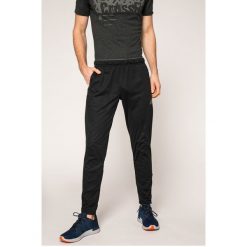 Reebok - Spodnie Wor Sl Trckstr. Czarne spodnie męskie Reebok, na co dzień, xl, bez wzorów, z poliesteru. W wyprzedaży za 149,90 zł.