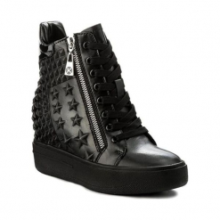 Skórzane sneakersy w kolorze czarnym. Czarne sneakersy damskie marki Geox, L37, Kazar, ze skóry. W wyprzedaży za 389,95 zł.