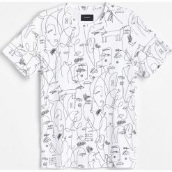 T-shirt z linearnym nadrukiem - Biały. Białe t-shirty męskie Reserved, s, z nadrukiem, bez kołnierzyka. Za 49,99 zł.