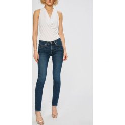 Calvin Klein Jeans - Jeansy Body. Niebieskie jeansy damskie slim marki Calvin Klein Jeans, z elastanu, z obniżonym stanem. W wyprzedaży za 359,90 zł.