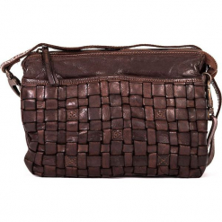 Skórzana torebka w kolorze brązowym - 25 x 17 x 8 cm. Brązowe torebki klasyczne damskie neropantera, w paski, z materiału. W wyprzedaży za 318,95 zł.