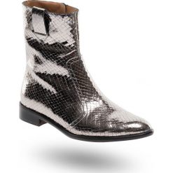 SREBRNE BOTKI EMPORIO ARMANI. Szare botki damskie ze skóry, z paskami. Za 914,50 zł.