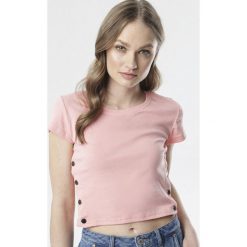 Jasnoróżowy T-shirt Kalimene. Różowe bluzki damskie Born2be, s, bez wzorów, bez kołnierzyka. W wyprzedaży za 39,99 zł.