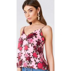 NA-KD Top Printed V-neck - Pink,Multicolor. Różowe topy damskie NA-KD, bez wzorów, z wiskozy, bez kołnierzyka. W wyprzedaży za 20,47 zł.