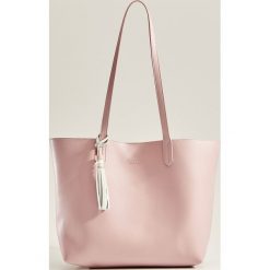 Torba shopper z chwostem - Różowy. Różowe torby damskie na zakupy Mohito, bez wzorów, bez dodatków. W wyprzedaży za 59,99 zł.