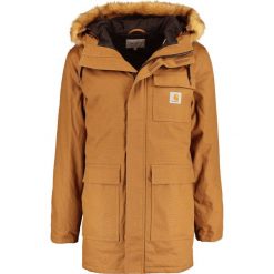 Carhartt WIP SIBERIAN DEARBORN Płaszcz zimowy hamilton brown. Pomarańczowe płaszcze męskie marki Carhartt WIP, na zimę, s, bez wzorów, z bawełny, bez kaptura. W wyprzedaży za 818,30 zł.
