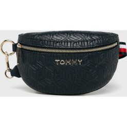 Tommy Hilfiger - Nerka. Niebieskie nerki damskie TOMMY HILFIGER, w paski, ze skóry ekologicznej, casualowe, bez dodatków. Za 559,90 zł.