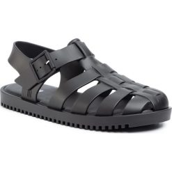 Sandały MELISSA - Ginger AD 32701 Black 52292. Czarne klapki damskie Melissa, bez wzorów, z tworzywa sztucznego, bez obcasa. Za 379,00 zł.