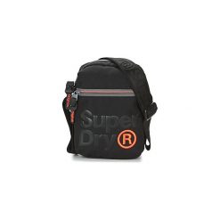 Torby / Saszetki Superdry LINEMAN SUPER SIDEBAG. Czarne torebki klasyczne damskie marki Superdry, bez wzorów, bez dodatków. Za 129,00 zł.