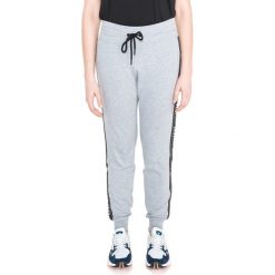 DKNY Spodnie dresowe Szary. Szare spodnie damskie DKNY, l, z elastanu, sportowe. Za 343,95 zł.