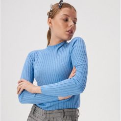 Prążkowany sweter z golfem - Niebieski. Niebieskie swetry damskie Sinsay, s, bez wzorów, prążkowane, bez rękawów, bez kaptura. Za 39,99 zł.
