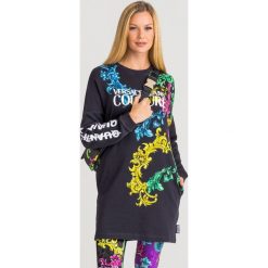 BLUZA Versace Jeans Couture. Czarne bluzy damskie Versace Jeans Couture, xs, z nadrukiem, z bawełny, bez rękawów, bez kaptura. Za 1029,00 zł.