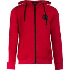 Czerwona Bluza Chelney. Czerwone bluzy męskie Born2be, xl, bez wzorów, bez kołnierzyka, bez rękawów, bez kaptura. W wyprzedaży za 79,99 zł.