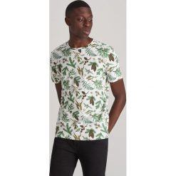 T-shirt z leśnym motywem - Kremowy. Białe t-shirty męskie Reserved, s, bez wzorów, bez kołnierzyka. Za 49,99 zł.