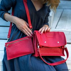 Boxy Bag L Red - dwuczęściowa torebka. Czerwone torebki klasyczne damskie Pakamera. Za 559,00 zł.