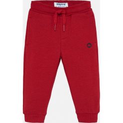 Mayoral - Spodnie dziecięce 68-98 cm. Czerwone spodnie chłopięce Mayoral, bez wzorów, z elastanu, sportowe. Za 43,90 zł.