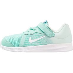Nike Performance DOWNSHIFTER 8 Obuwie treningowe emerald rise/white/igloo/noise. Zielone buty sportowe chłopięce Nike Performance, z materiału. Za 149,00 zł.