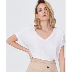 Gładka koszulka oversize - Biały. Białe koszulki damskie Sinsay, s, bez wzorów, bez kołnierzyka, bez rękawów. Za 24,99 zł.