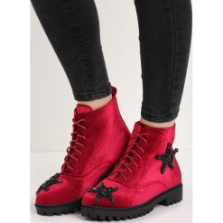 Czerwone Welurowe Botki Black Star. Czarne botki damskie na zamek Born2be, z weluru, retro, na płaskiej podeszwie, na sznurówki. Za 89,99 zł.