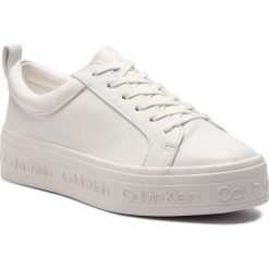 Sneakersy CALVIN KLEIN - Jaelee E4449 White. Białe półbuty damskie Calvin Klein, na co dzień, bez wzorów, ze skóry ekologicznej, bez obcasa, na koturnie, bez zapięcia. Za 679,00 zł.