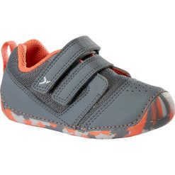 Buty do gimnastyki 510 I LEARN BREATH dla maluchów. Różowe buciki niemowlęce DOMYOS, z poliesteru, bez zapięcia. Za 64,99 zł.