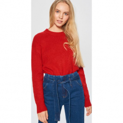 Sweter o klasycznym kroju - Czerwony. Czerwone bez kategorii Cropp, s, z klasycznym kołnierzykiem. Za 79,99 zł.