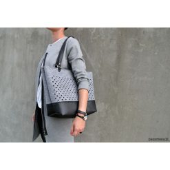 Szaro-czarny filcowy koszyk BlackShopper. Szare torebki klasyczne damskie marki Pakamera, bez wzorów, na ramię, bez dodatków. Za 189,00 zł.