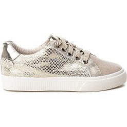 Sneakersy w kolorze beżowym. Brązowe trampki dziewczęce XTI Kids, bez wzorów, ze skóry, na sznurówki. W wyprzedaży za 85,95 zł.