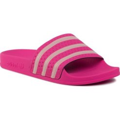 Klapki adidas - adilette W EE7930 Reamag/Pnkspi/Reamag. Różowe klapki damskie Adidas, bez wzorów, z tworzywa sztucznego, bez obcasa. W wyprzedaży za 119,00 zł.