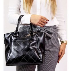 Elegancki kuferek ze skóry naturalnej DAN-A T255 czarny - Czarny. Czarne kuferki damskie DAN-A, bez wzorów, ze skóry, eleganckie, bez dodatków. Za 279,99 zł.