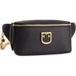 Saszetka nerka FURLA - Isola 1007599 B BVJ7 Q26 Onyx. Czarne nerki damskie Furla, bez wzorów, ze skóry, młodzieżowe, bez dodatków. Za 1150,00 zł.