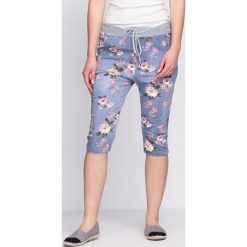 Niebiesko-Różowe Spodenki Spring Bud. Różowe szorty damskie Born2be, s, w kwiaty. Za 59,99 zł.