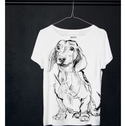 Dachshund t-shirt woman. T-shirty damskie Pakamera, bez wzorów, z wiskozy, klasyczne, z klasycznym kołnierzykiem. Za 129,00 zł.
