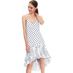 Sukienka z plisowaną falbaną. Białe sukienki damskie Top Secret, na imprezę, na lato, w grochy, z tkaniny, eleganckie, z dekoltem w serek, bez rękawów. W wyprzedaży za 69,99 zł.