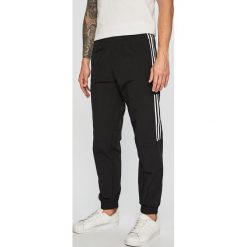 Adidas Originals - Spodnie. Czarne spodnie męskie adidas Originals, na co dzień, m, bez wzorów, z poliesteru, casualowe. Za 249,90 zł.