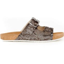 Klapki - skóra naturalna - model 340 - kolor wąż. Klapki damskie Zapato, bez wzorów, ze skóry, bez obcasa. W wyprzedaży za 99,00 zł.