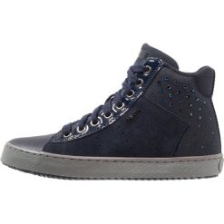 Geox KALISPERA Tenisówki i Trampki wysokie navy. Niebieskie trampki chłopięce Geox, z materiału. W wyprzedaży za 185,40 zł.