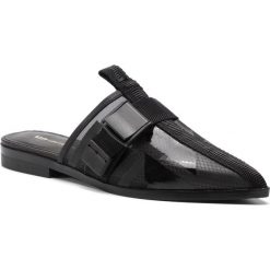 Klapki UNITED NUDE - Calli Mule Lo 10404587125 Black Printed Mesh. Czarne klapki damskie marki United Nude, z aplikacjami, ze skóry, bez obcasa, na obcasie. Za 759,00 zł.