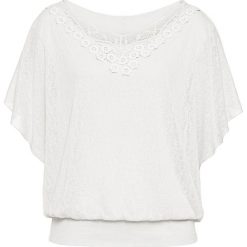 Shirt z efektem dwuwarstwowego z koronką bonprix biel wełny. Białe koszulki damskie bonprix, w koronkowe wzory, z wełny, bez kołnierzyka, bez rękawów. Za 64,99 zł.