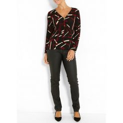 Koszulka w kolorze czarnym. Czarne koszulki damskie Jacqueline Riu, bez wzorów, klasyczne, bez kołnierzyka. W wyprzedaży za 59,95 zł.