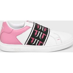 Trussardi Jeans - Buty. Różowe buty sportowe damskie Trussardi Jeans, bez wzorów, z jeansu, sportowe. W wyprzedaży za 219,90 zł.