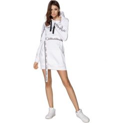 Jasna bluza. Bluzy damskie Made in Poland, bez wzorów, z elastanu, bez rękawów, bez kaptura. Za 209,00 zł.