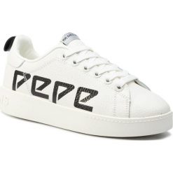 Sneakersy Pepe Jeans PLS30890. Białe półbuty damskie Pepe Jeans, bez wzorów, z jeansu, bez obcasa, bez zapięcia. W wyprzedaży za 189,00 zł.