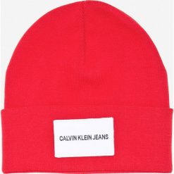 Calvin Klein Jeans - Czapka. Czerwone czapki zimowe damskie marki Calvin Klein Jeans, z bawełny. Za 179,90 zł.