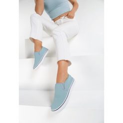 Niebieskie Slip On Distracted. Niebieskie trampki i tenisówki damskie Renee, bez wzorów, bez zapięcia. Za 49,99 zł.