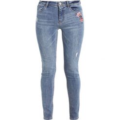 Springfield SKINNY BORDADA Jeans Skinny Fit blues. Niebieskie jeansy damskie relaxed fit marki Springfield, z bawełny. Za 159,00 zł.