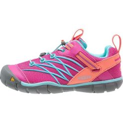 Keen CHANDLER CNX Półbuty trekkingowe very berry/capri. Czerwone półbuty damskie Keen, z gumy, outdoorowe. Za 249,00 zł.